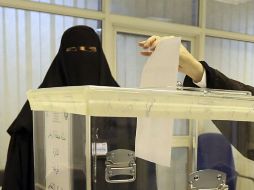 En medio de estrictas medidas ultraconservadoras, las féminas ejercieron su derecho al voto. AP / A. Batrawy