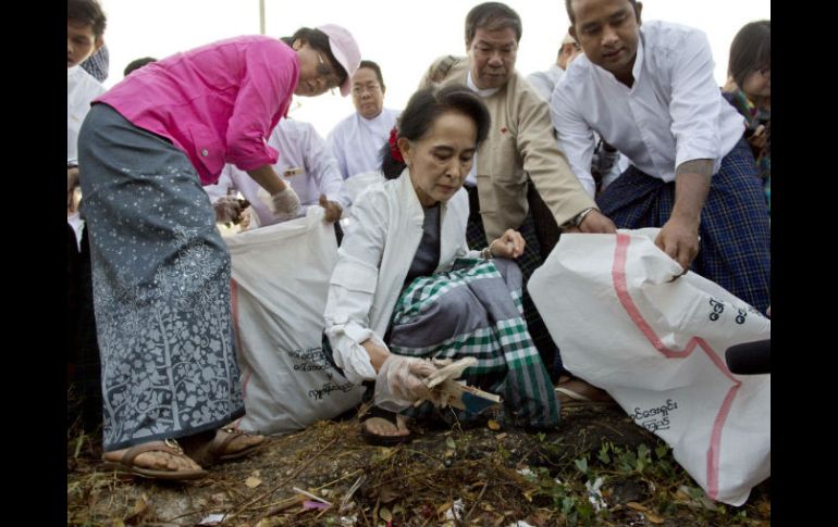 La campaña de recogida de basura busca mejorar la salud pública, respetar el ambiente y atraer turismo. AP / G. Amarasinghe