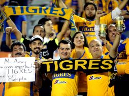 Los seguidores de Tigres son protegidos para evitar que tengan problemas dentro del estadio Olímpico Universitario. SUN / ARCHIVO