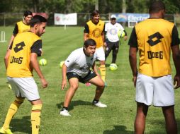 El director técnico de los Leones Negros, Daniel Guzmán, durante un entrenamiento en las instalaciones de la UdeG en La Primavera. EL INFORMADOR / M. Vargas