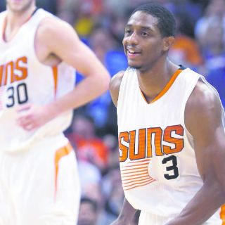 Knight guía a los Suns en triunfo sobre Timberwolves