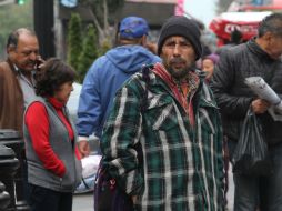 Abrigarse por capas, ingerir vitamina C y no respirar aire frío son medidas escenciales de prevención. NTX / J. Espinosa