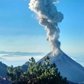 Volcán El Colima emite exhalación de tres kilómetros