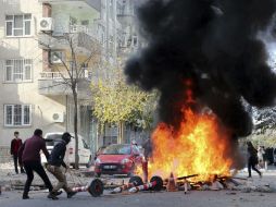 La policía utilizó gases lacrimógenos contra grupos que se congregaban para participar en la protesta, declarada ilegal. EFE / STR