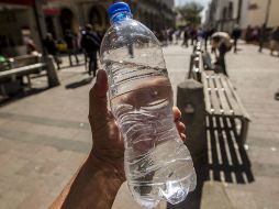 El consumo del líquido vital ayuda a evitar problemas renales, intestinales o de circulación. EL INFORMADOR / ARCHIVO