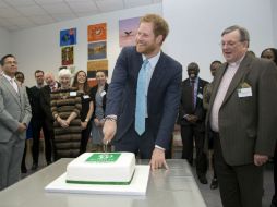 El príncipe dice que el hecho de que su madre besara a un enfermo de SIDA en los años 80 hizo cambiar la imagen de la enfermedad. AP / Y. Mok