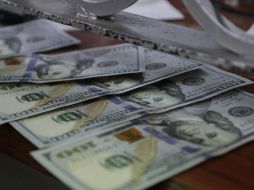 El euro se ofertó en 19.36 pesos, tres centavos más en comparación con la sesión previa; el dólar por el contrario, bajó tres centavos. EL INFORMADOR / ARCHIVO