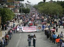 Los maestros de la CNTE han realizado diferentes manifestaciones para exigir la liberación de sus compañeros. SUN / ARCHIVO