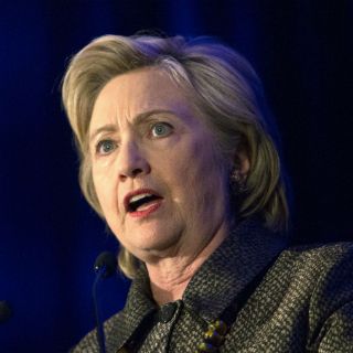 Hillary Clinton delinea plan de reforma migratoria
