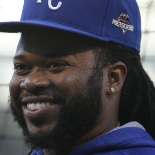 Johnny Cueto firma con los Gigantes por seis años