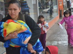 Es recomendable usar ropa abrigadora y no respirar el aire frío del exteroir, sobre todo en la mañana y la noche. NTX / ARCHIVO