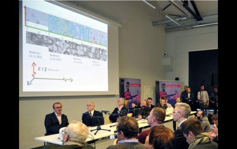 Profesores han examinado con proyecciones geomagnéticas y cámaras térmicas la zona en la que se cree que podría ocultarse el tren. AP /