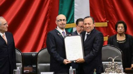 Vela resaltó que sin valores nacionales, las naciones se vuelven vulnerables. TWITTER / @JLToledoM