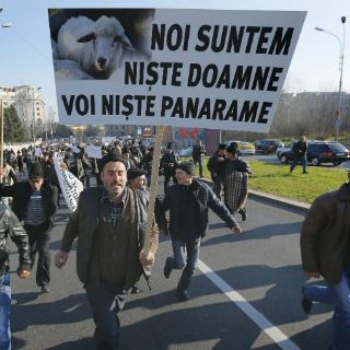 Pastores y policías chocan en Bucarest