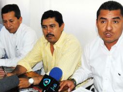 Ramírez (c), ex integrales del gabinete del ex gobernador Ángel Aguirre, resalta su admiración por Cuauhtémoc Cárdenas. NTX / ARCHIVO