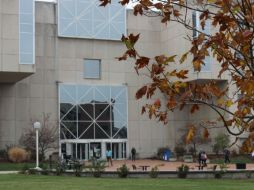 La universidad había emitido una alerta horas antes, exhortando a los presentes a resguardarse por la presencia de un sujeto armado. TWITTER / @IUPUI