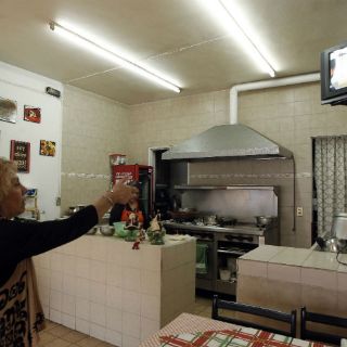 Se resisten a desechar teles viejas ante apagón