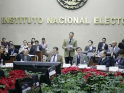 El pleno también aprobó el modelo e impresión de boleta para elección en Colima 2016. SUN / I. Stephens