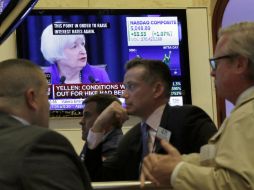 El índice subió tras el anuncio de la Reserva Federal (Fed), por la primera subida de los tipos de interés en casi una década en EU. AP / R. Drew