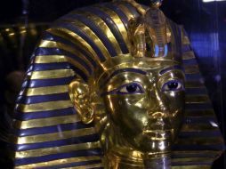 La máscara de oro del joven faraón fue sometida a una restauración de más de dos meses. EFE / E. Marín