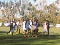 Los supuestos titulares jugaron el primer tiempo, en el complemento jugaron los suplentes del primer equipo. TWITTER / @LeonesNegrosCF