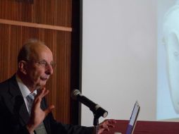 Francois Neyt ofreció una conferencia de prensa en la que hablo sobre la muestra. NTX / N. Gutiérrez