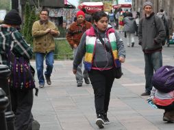 Es importante usar ropa abrigada para evitar enfermedades. NTX / J. Espinosa