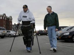 El aparato de ReWalk Robotics, consisten en soportes para las piernas con sensores de movimiento y articulaciones motorizadas. AP / M. Evans