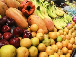 Comer frutas y verduras por lo menos una vez al día nos pone de buen humor, pues aportan energía y hace felices a los que la comen. EL INFORMADOR / ARCHIVO