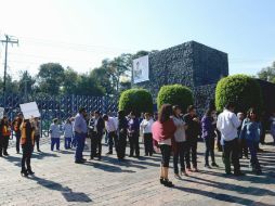 Personas salen a las calles para evitar que ojetos caigan sobre ellos. EL INFORMADOR / ARCHIVO