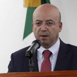 Detienen a hombre con maletas llenas de cocaína en el AICM