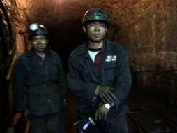 Desde hace mucho tiempo las minas de China son las más mortales, pero en años recientes el número de muertes ha disminuido. AFP / ARCHIVO