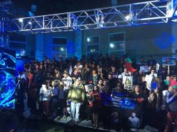 Los familiares y fans de los finalistas arribaron a las instalaciones del foro a la espera del resultado final. TWITTER / @bbmexlive