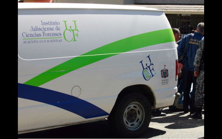 Personal de Semefo trasladó los restos a la morgue. EL INFORMADOR / ARCHIVO