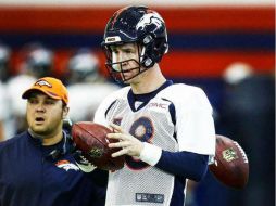 El coach de los equinos explicó que Manning viajará con el grupo a Pensilvania y no descarta su apoyo en las bandas. TWITTER / @NFL