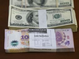 La suscripción, de la que sólo podrán participar los importadores con deudas, será en pesos argentinos. AP / ARCHIVO