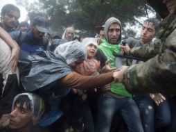 Los 14 rescatados fueron trasladados a un hospital de Bodrum, donde 11 de ellos fueron reportados en estado crítico. AP / G. Papanikos