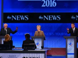 En el debate de los candidatos a la Casa Blanca participan Vermont Bernie Sanders, Hillary Clinton y Maryland Martin. AFP / J. Samad
