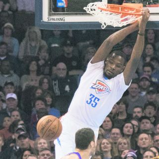 Durant guía a Thunder en paliza ante Lakers