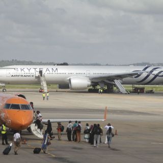 París prepara regreso de avión que sufrió alerta en Kenia