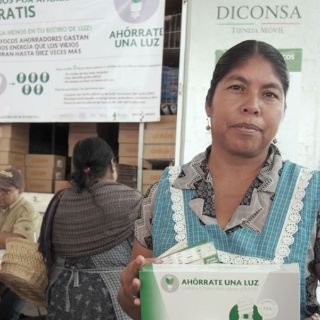 Diconsa distribuye focos ahorradores en poblaciones rurales