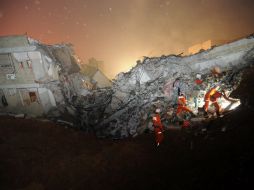 La explosión en un gasoducto provocó una estela de escombros. AFP /