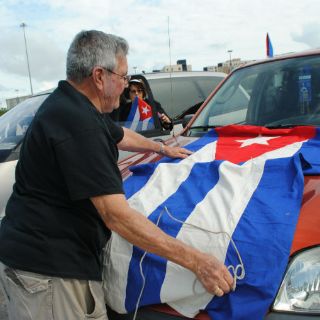 NYT pide fin a norma que impide a cubanos emigrar a EU