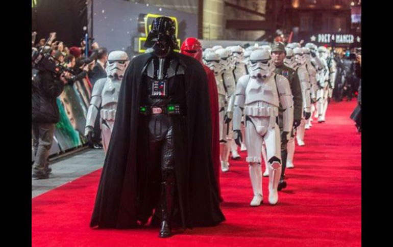 El hombre comenta que al crecer en asilos, nunca se sintió conectado con su nombre real y por eso decidió cambiarlo. FACEBOOK / Star Wars