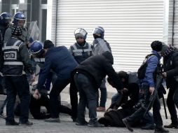 Cuatro agentes resultaron heridos en el operativo, ya que los supuestos guerrilleros dispararon contra ellos. EFE / B. Babat