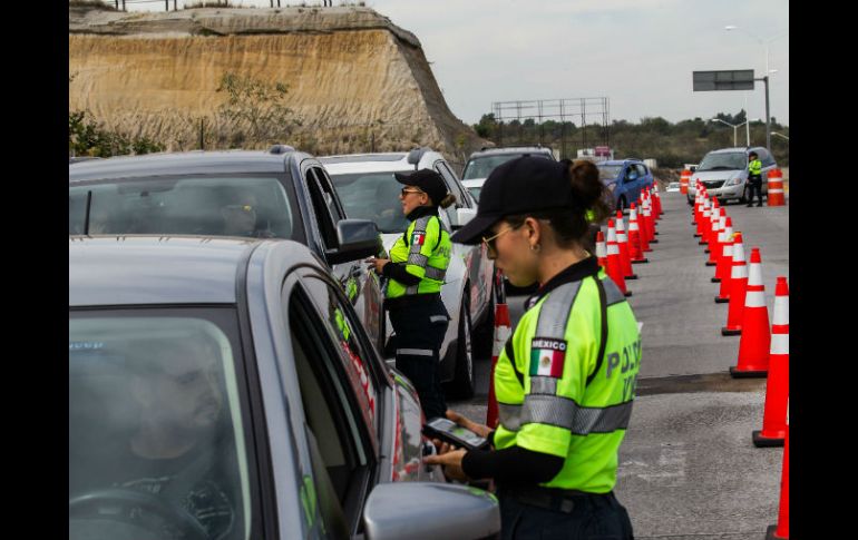 Las agentes viales de Salvando Vidas .también relatan que su labor es riesgosa y estresante al tratar con conductores alcoholizados. EL INFORMADOR / P. Franco