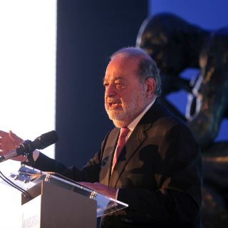 Slim es el multimillonario con más pérdidas en 2015: Bloomberg