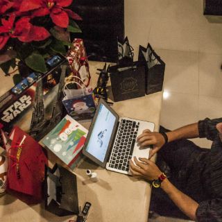 Personas que debes incluir en tu lista de regalos navideños