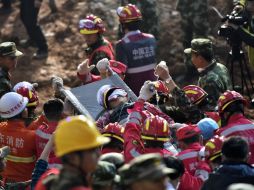 El alud sepultó 30 edificios de una zona industrial en el sur de China. AP / L. Xu / Xinhua News Agency