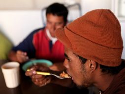 Recomiendan no tomar líquidos hasta terminar de comer para no interrumpir el proceso de digestión. EL INFORMADOR / ARCHIVO